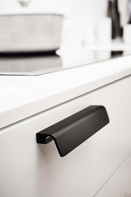 Fringe 160 elongated furniture handle Aluminum Black Matt Brushed