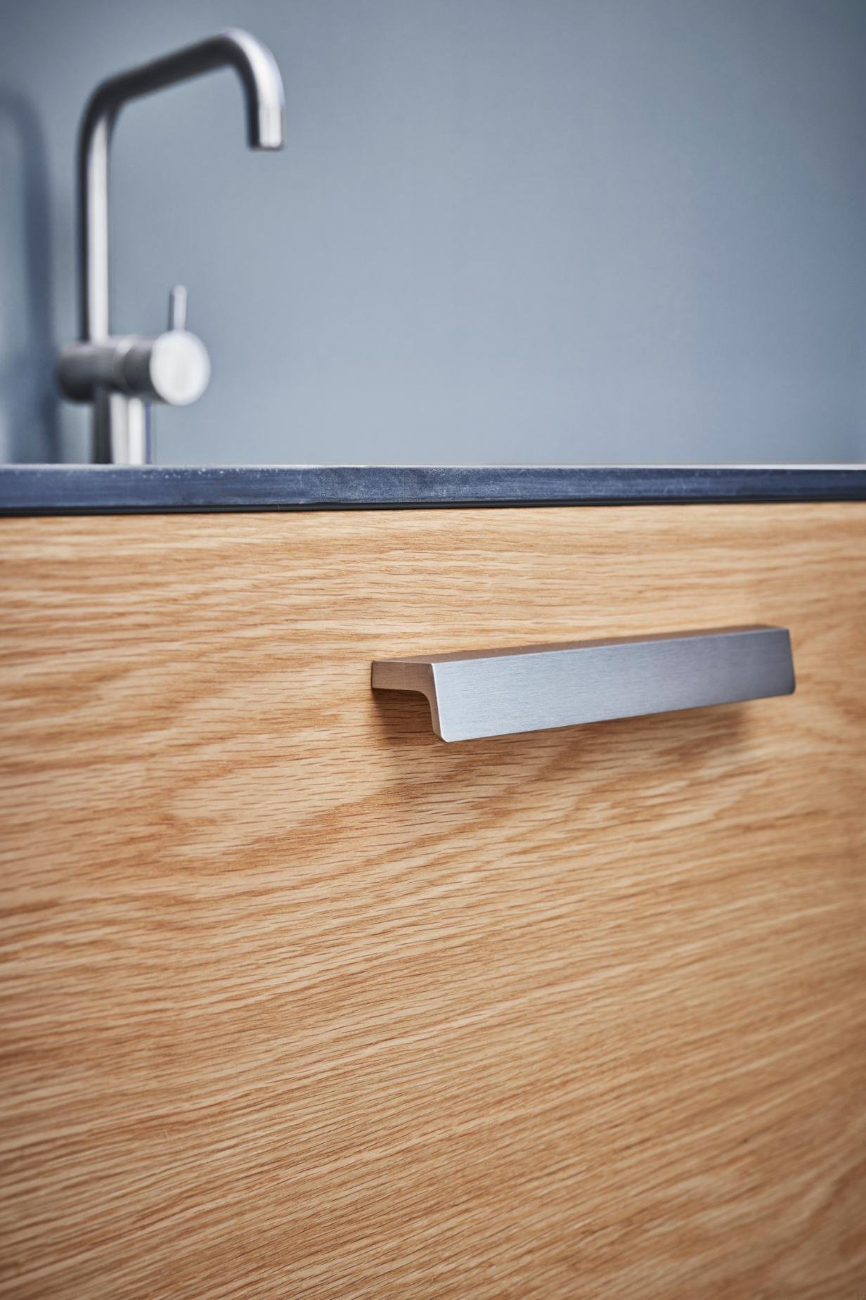 449220160-66--Uchwyt-meblowy-podłużny-Envelope-160-Aluminiowy-Srebrny-Furnipart-Skandynawskie-Uchwyty_2