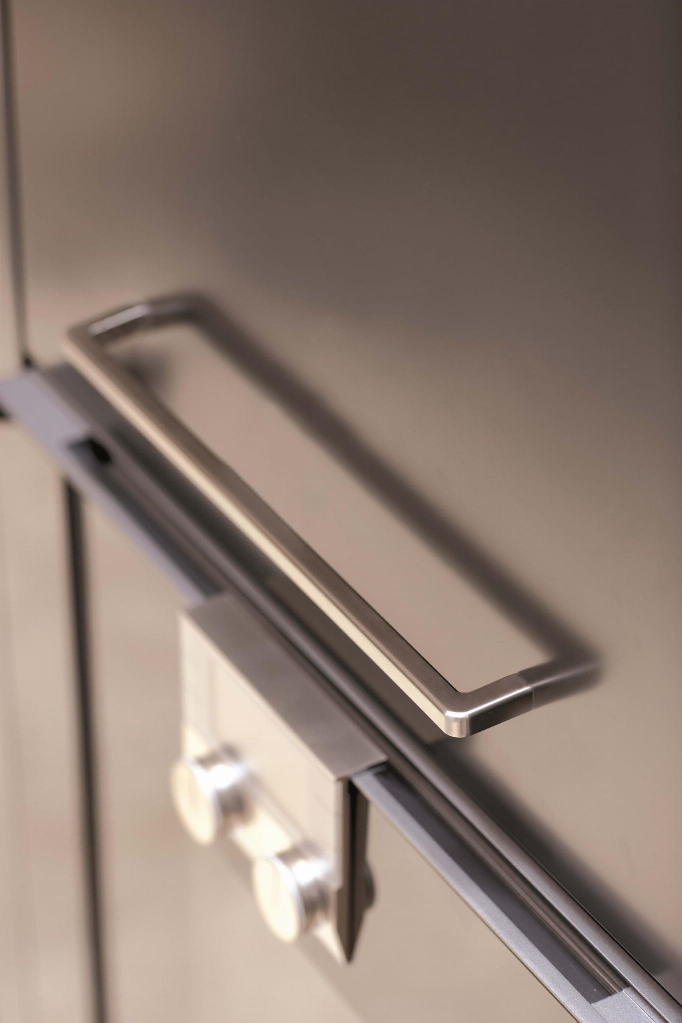 529060192-66.2--Uchwyt-meblowy-podłużny-Mango-192-Metalowy-Srebrny-Furnipart-Skandynawskie-Uchwyty_2