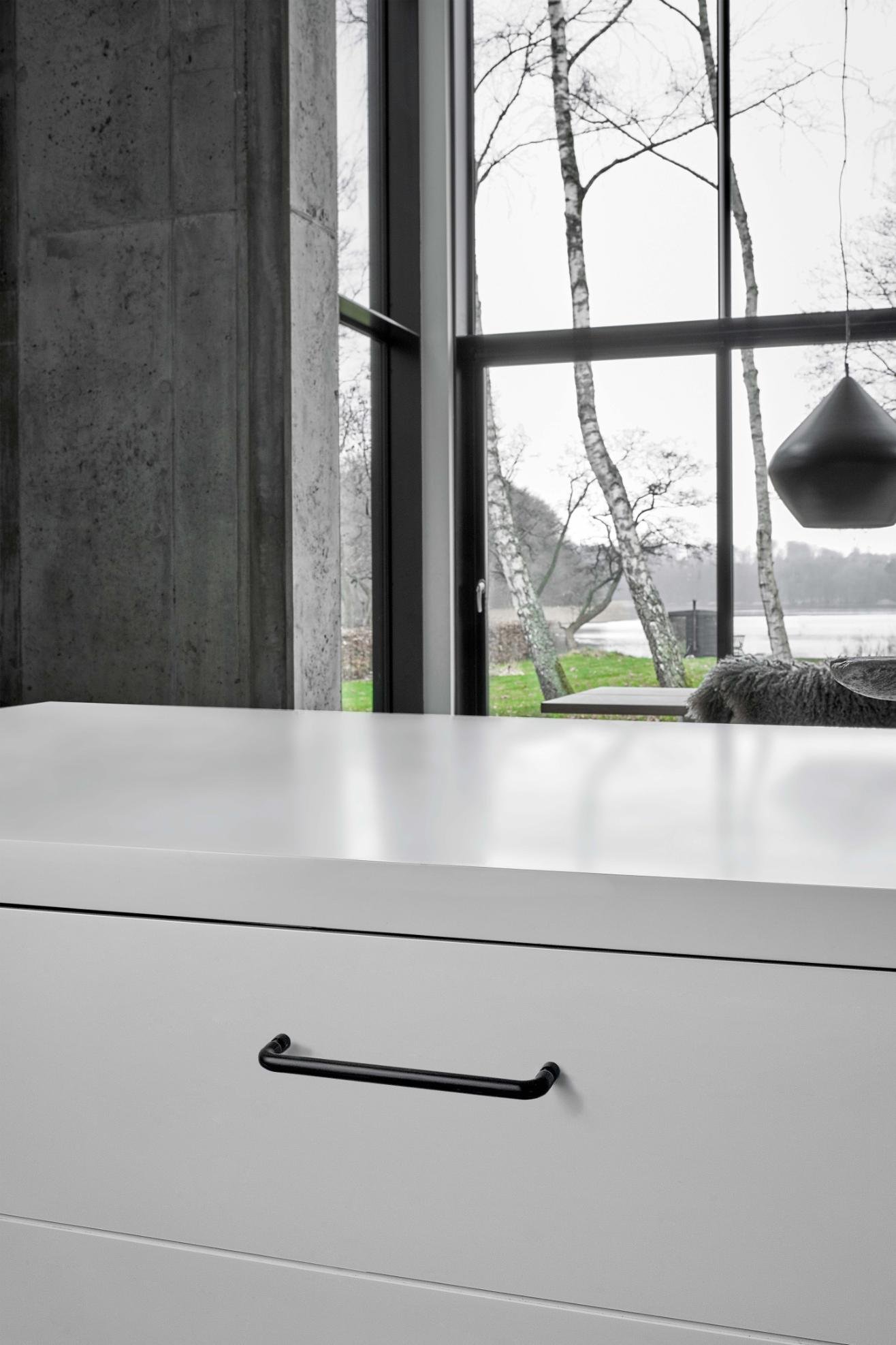 547060160-99--Uchwyt-meblowy-podłużny-Junction-160-Metalowy-Czarny-Mat-Furnipart-Skandynawskie-Uchwyty_2