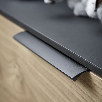 Edge Straight 40 Aluminum Furniture Handle Matte Black Brushed