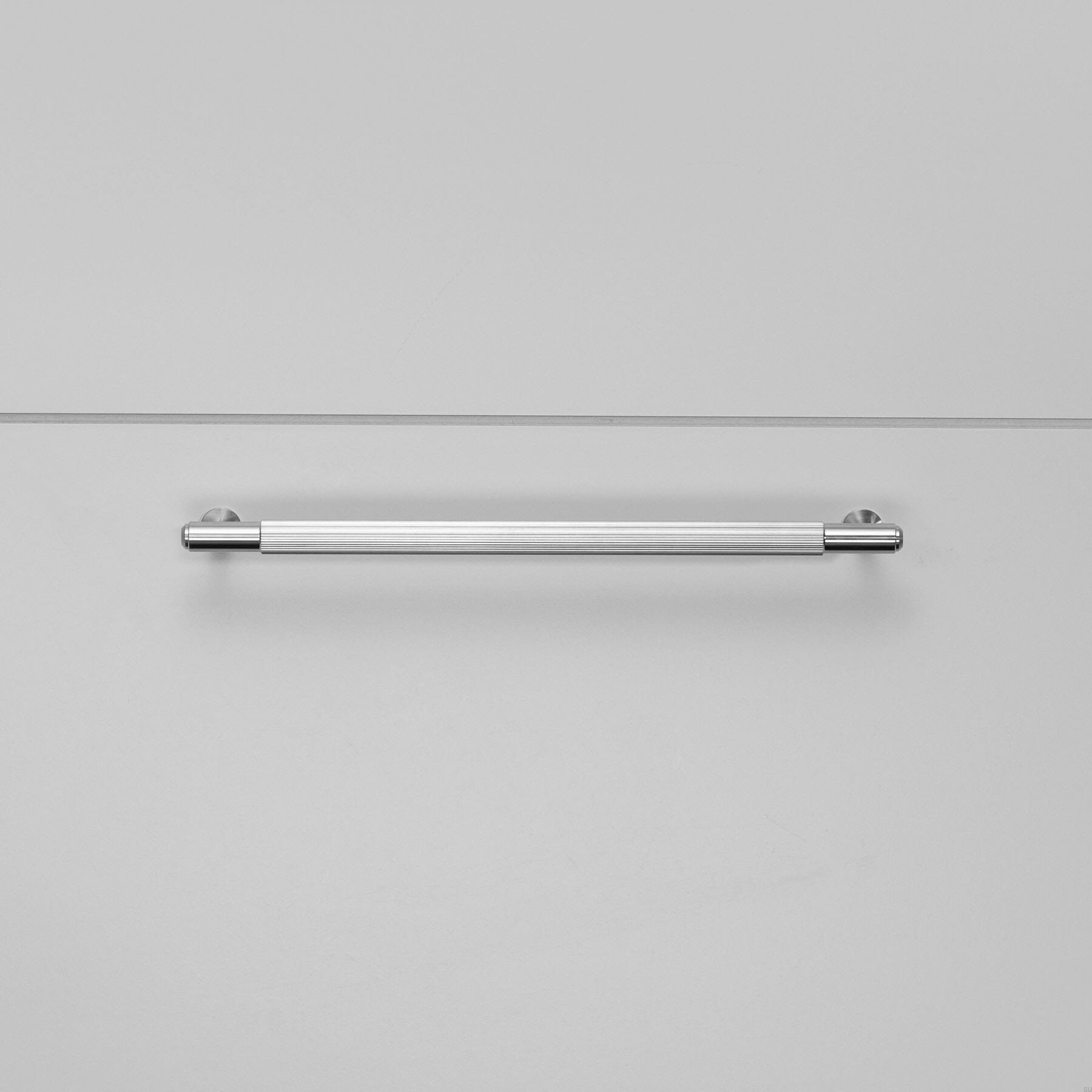 Zdjecie uchwytu podluznego Pull Bar medium stalowego frontalnie