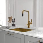 tapwell-koksblandare-arm887-honey-gold-9421259-ncs-s-4500-n-marmor-carrara-3-1024x1024 1.jpg