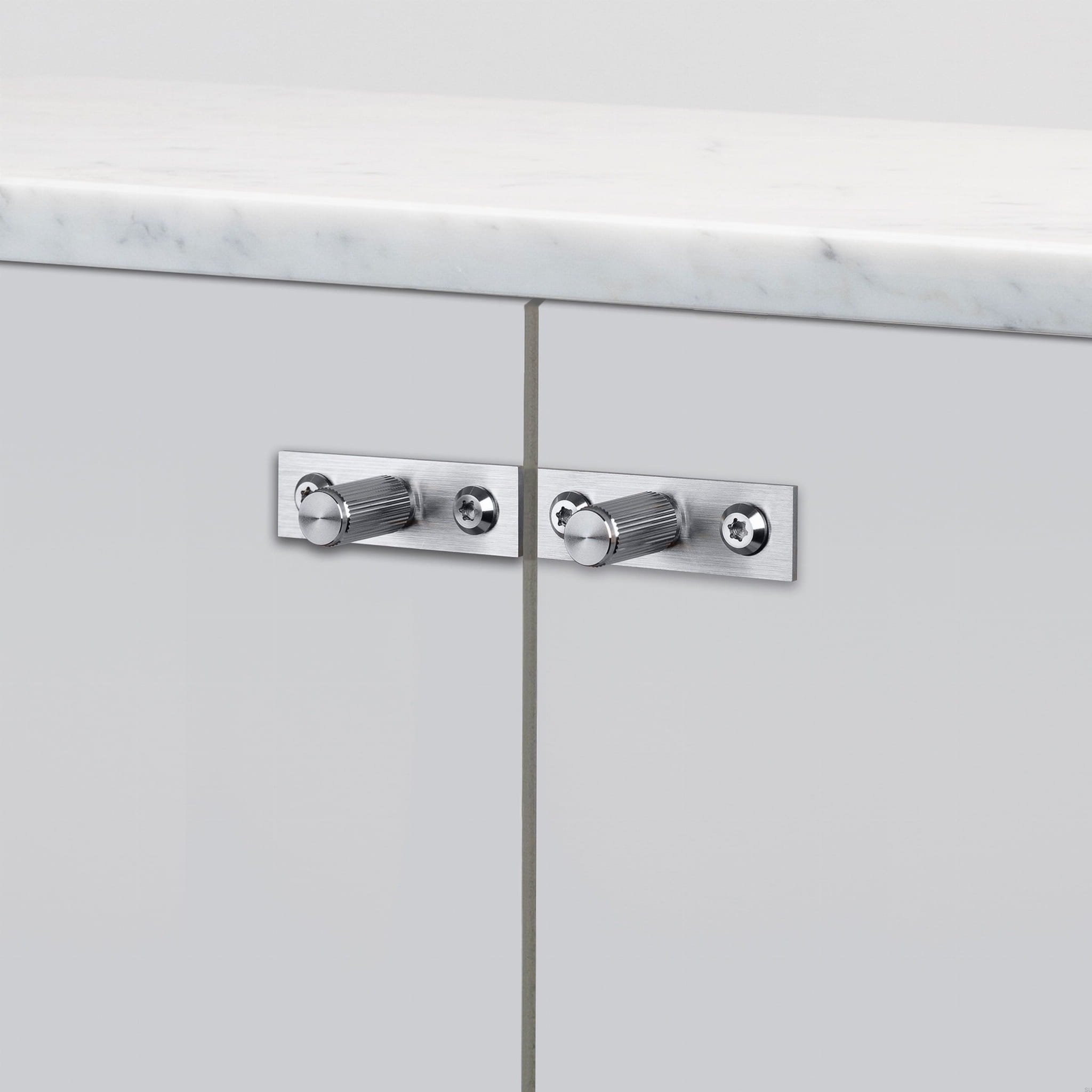 Zdjecie  galki meblowej Linear Plate Stalowej