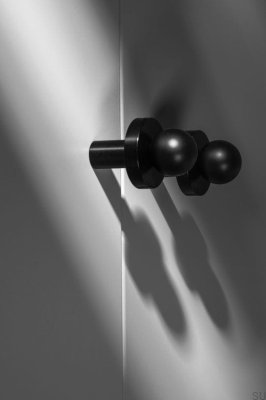 Pola W furniture knob Brass Black with Black Pad