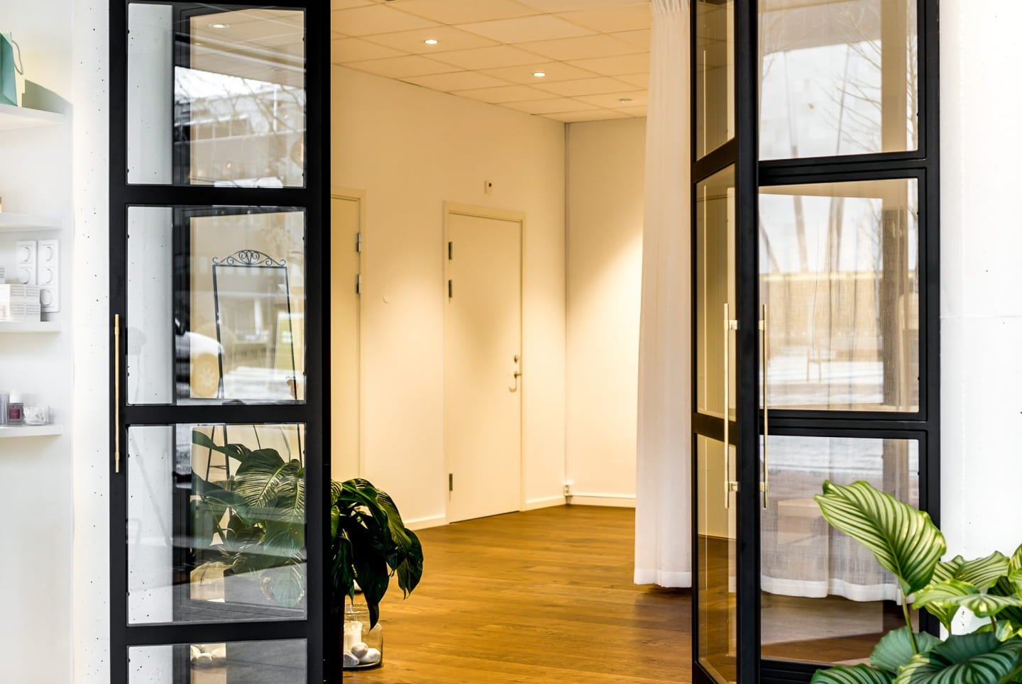 Ukazanie uchwytu we wnetrzu