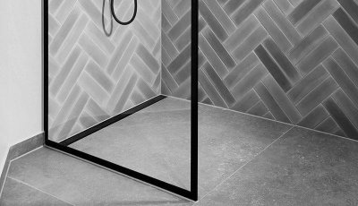 Shower glass with black frame GlassLine 800