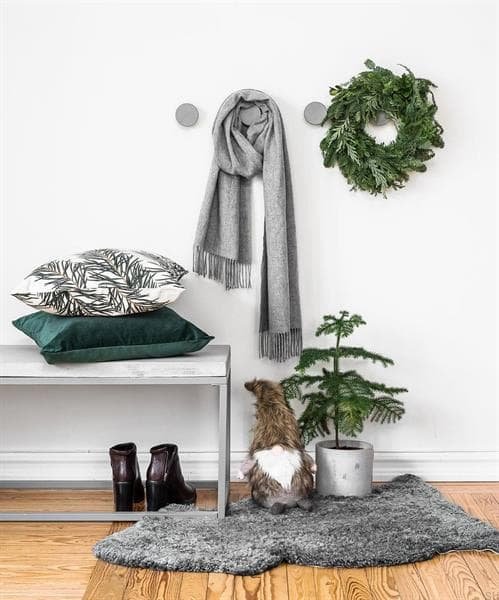 Zdjecie galki 1005 large szarej na scianie jako wieszak