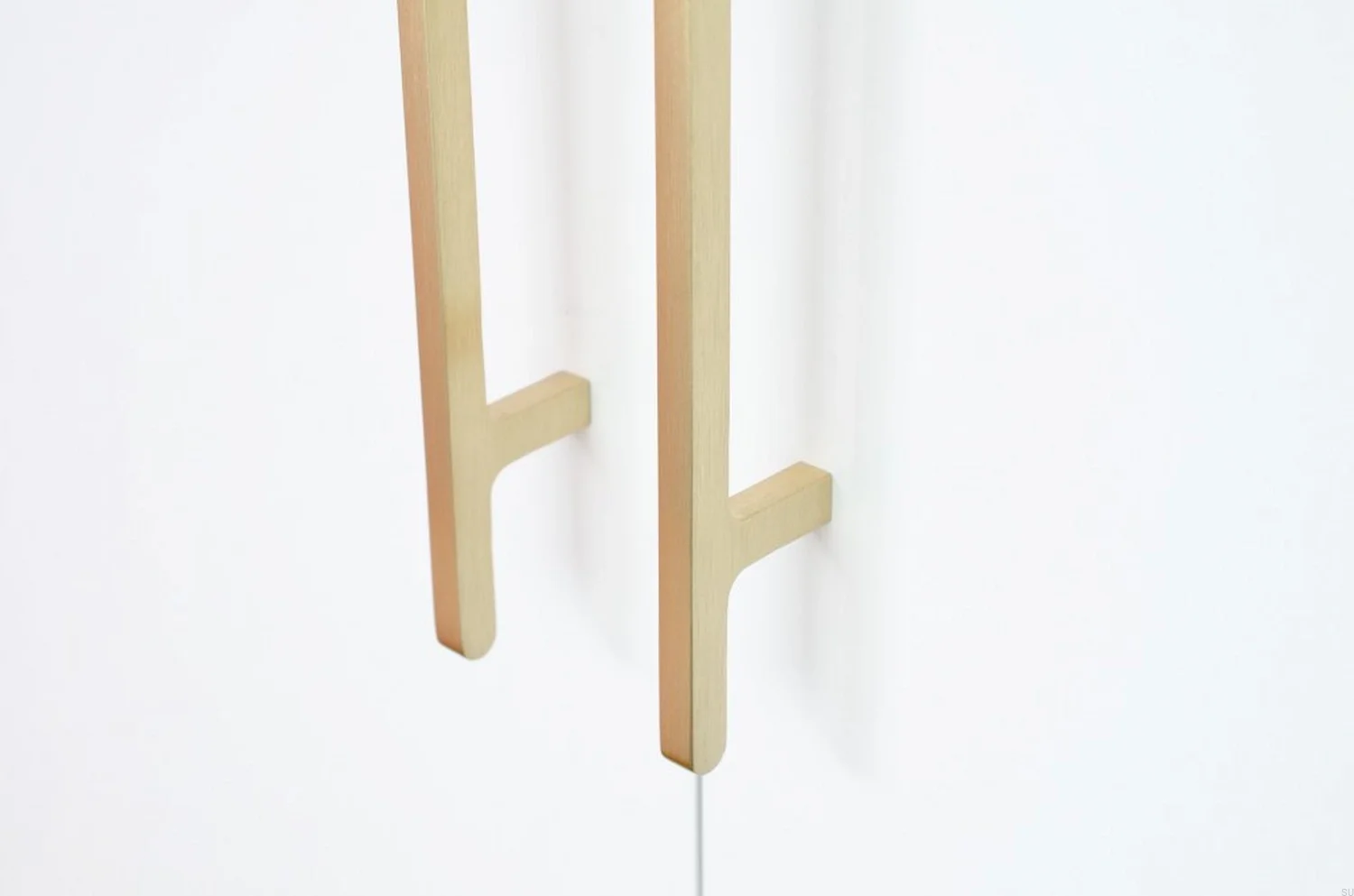 HA82MB--Uchwyt-meblowy-podłużny-Flatline-430-Mosiężna-Szczotkowana-Nielakierowany-BB-Sweden-Skandynawskie-Uchwyty_1