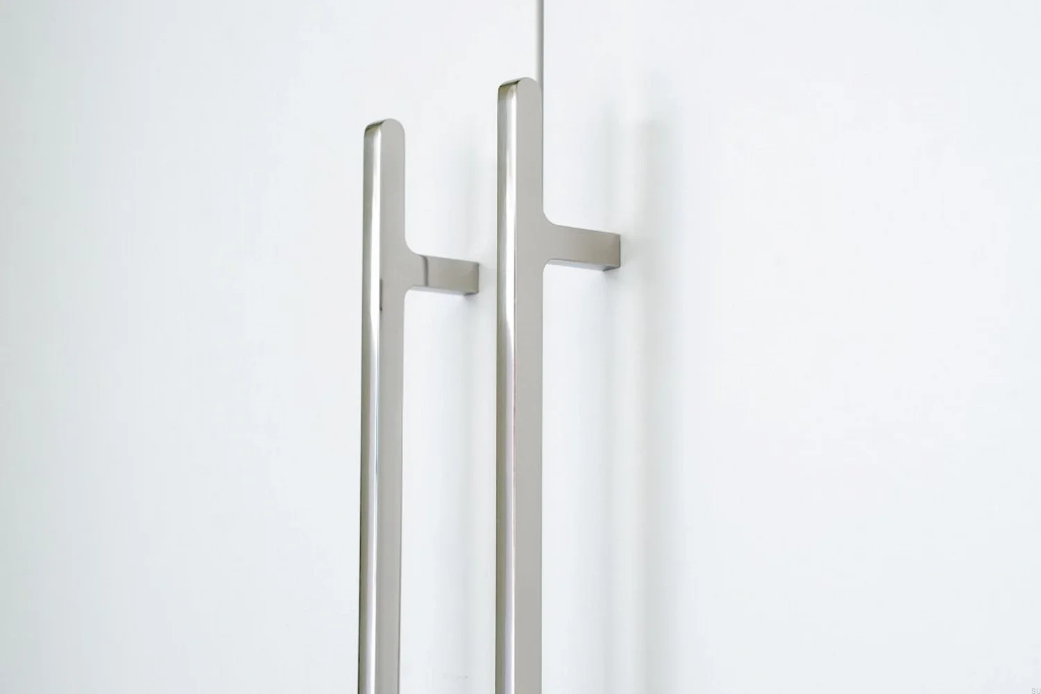 HA82R--Uchwyt-meblowy-podłużny-Flatline-430-Stalowa-Polerowana-BB-Sweden-Skandynawskie-Uchwyty_1