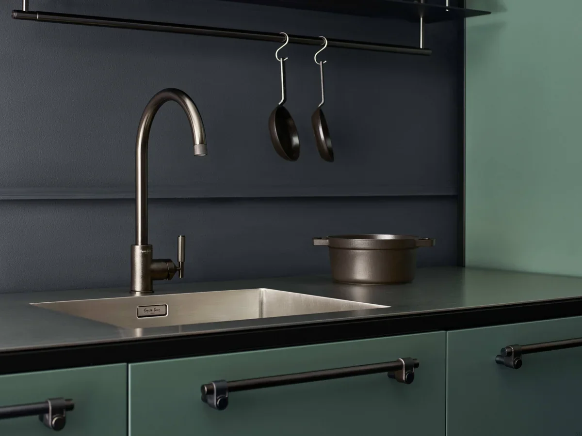 C0-074236--Bateria-kuchenna-Mixer-Linear-Stal-Standard-Europejski-Buster-and-Punch-Skandynawskie-Uchwyty_4