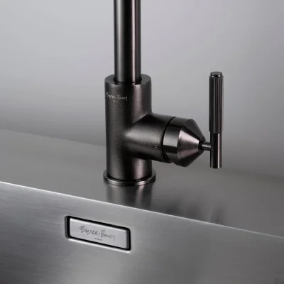 Linear Brass Gun Metal Kitchen Faucet with British Connector