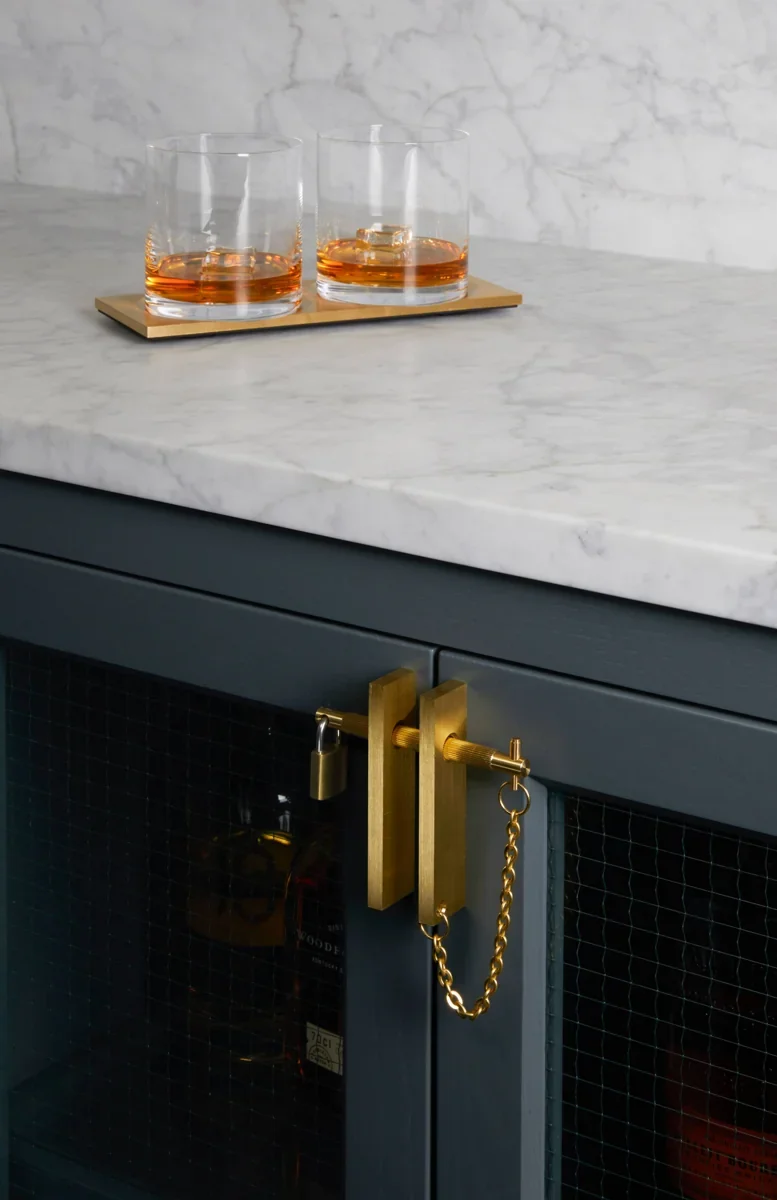 UCC-054559--Uchwyt-meblowy-podłużny-Precious-Bar-Linear-Mosiądz-Skandynawskie-Uchwyty_4