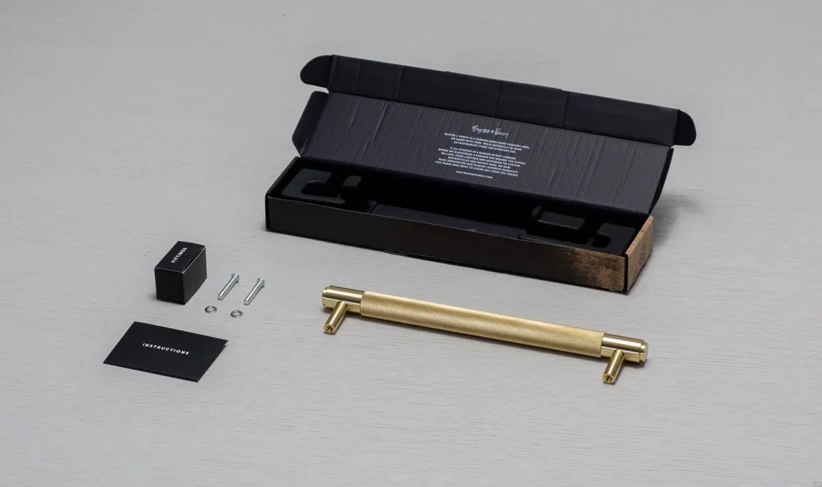 UPB-054575--Uchwyt-meblowy-podłużny-Pull-Bar-Cross-Medium-Mosiądz-Skandynawskie-Uchwyty_7