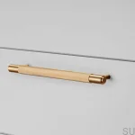 UPB-054576--Uchwyt-meblowy-podłużny-Pull-Bar-Cross-Large-Mosiężny-Buster-+-Punch-Skandynawskie-Uchwyty_1