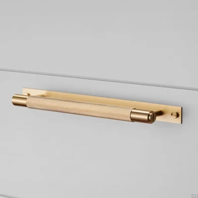 Elongated furniture handle with plate cross 125 brass