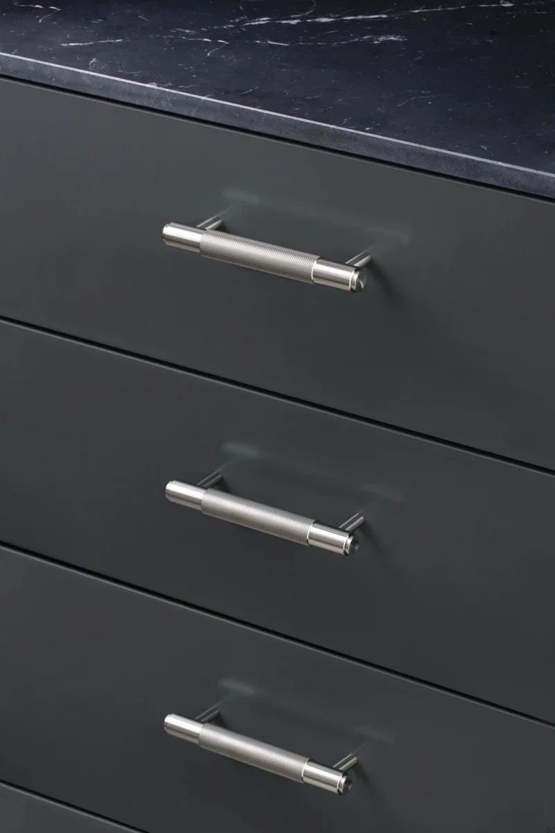 UPB-074564--Uchwyt-meblowy-podłużny-Pull-Bar-Cross-Small-Srebrny-Buster-+-Punch-Skandynawskie-Uchwyty_3