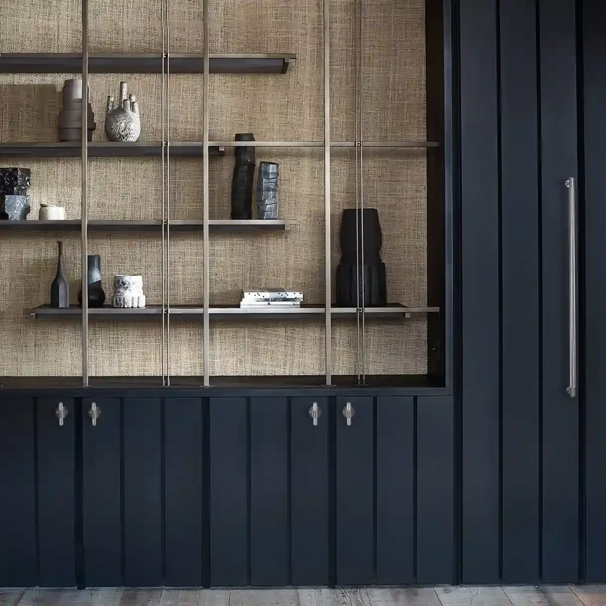 UTB-074590--Uchwyt-meblowy-T-Bar-Cross-Plate-Srebrny-z-podkładką-Buster-+-Punch-Skandynawskie-Uchwyty_2