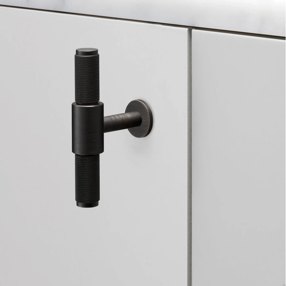 UTB-094588--Uchwyt-meblowy-T-Bar-Cross-Palony-Brąz-Buster-+-Punch-Skandynawskie-Uchwyty_1