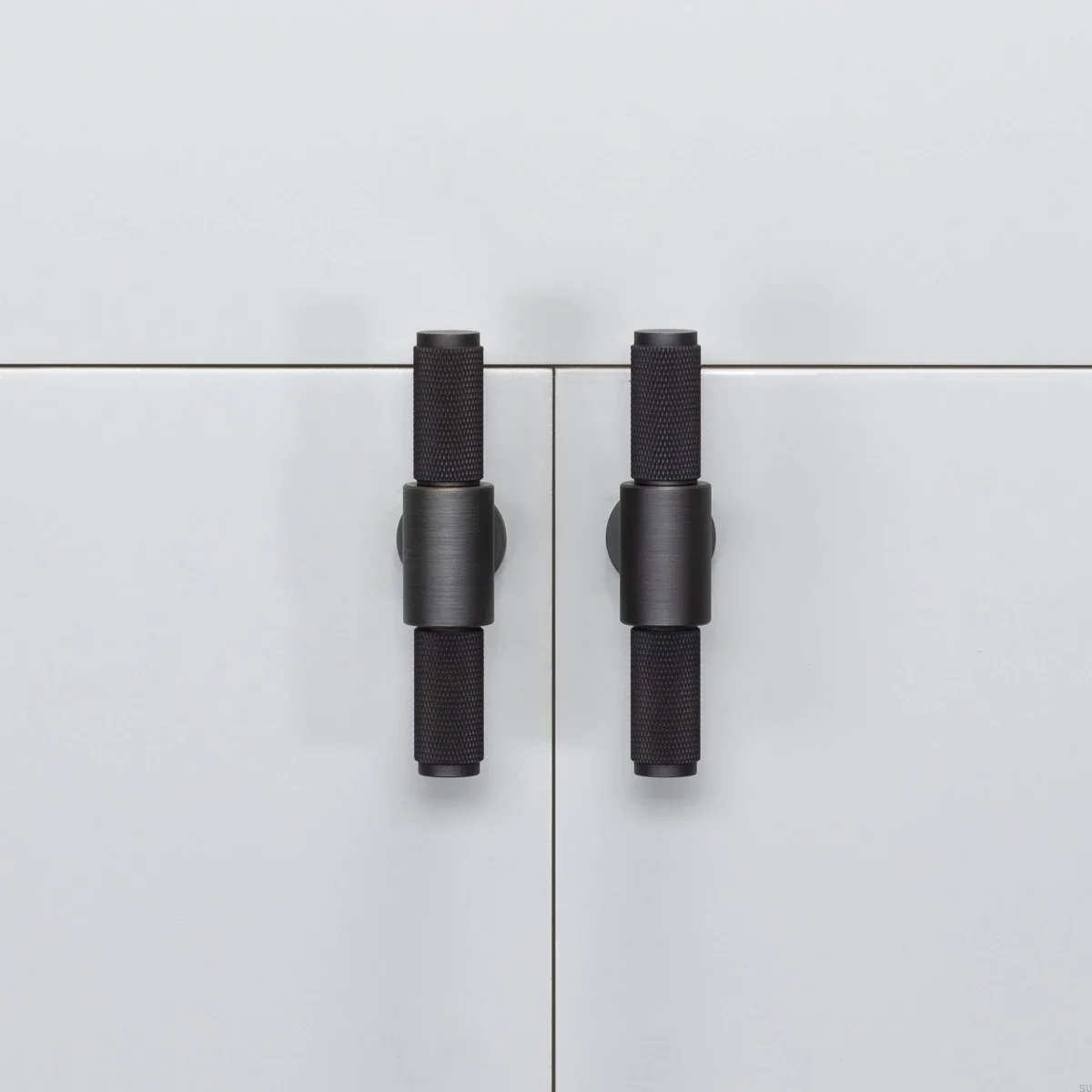 UTB-094588--Uchwyt-meblowy-T-Bar-Cross-Palony-Brąz-Buster-+-Punch-Skandynawskie-Uchwyty_2