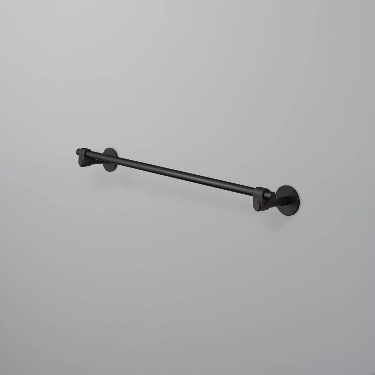 UTR-484273--Wieszak-na-ręczniki-Cast-Medium-Welder’s-Black-Buster-+-Punch-Skandynawskie-Uchwyty_1