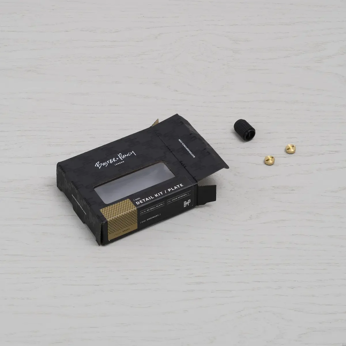 PDK-093746--Zestaw-dekoracyjny-do-ramki-Coin-Caps-Palony-Brąz-2-szt-Buster-+-Punch-Skandynawskie-Uchwyty_2