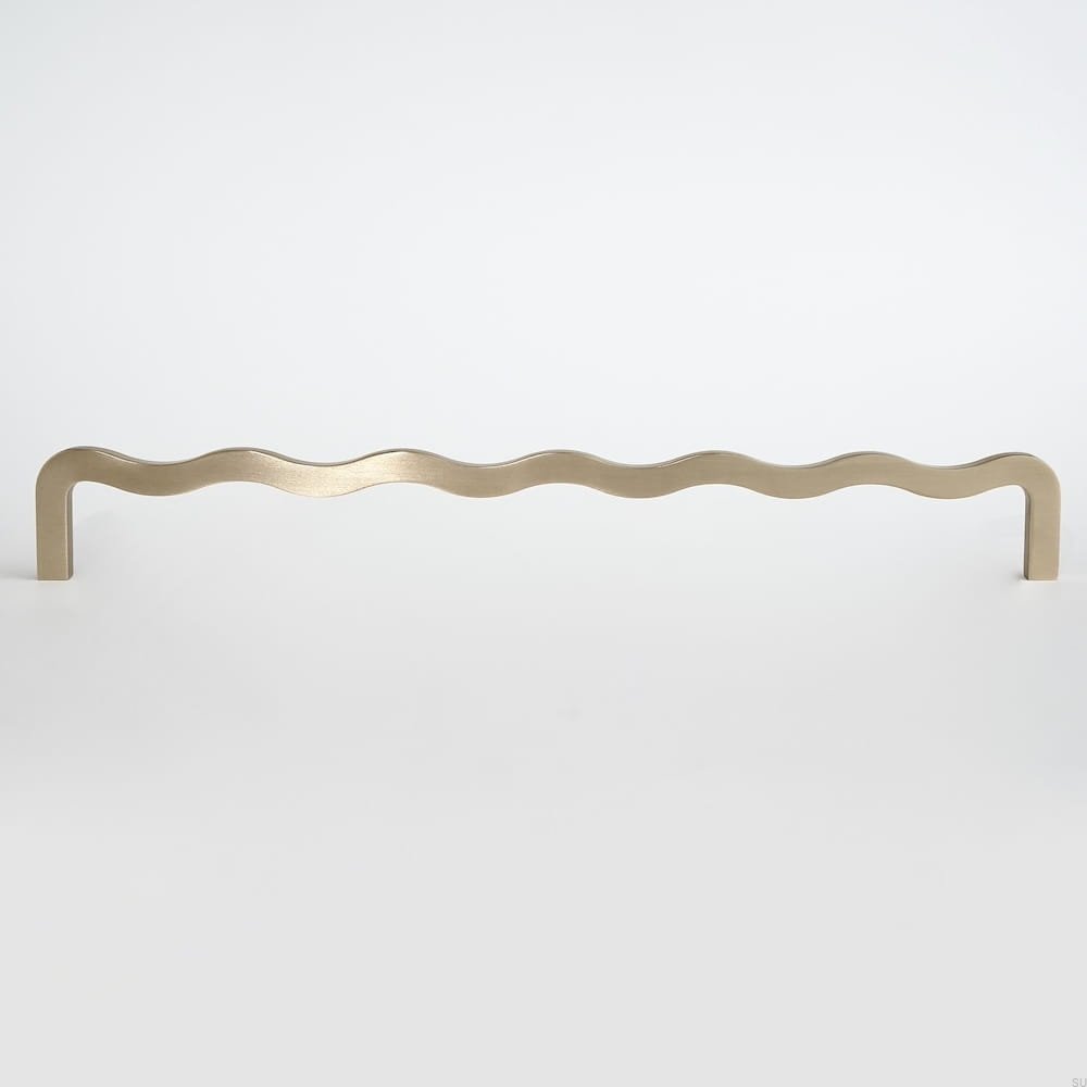 m_150_MSZ_L--Uchwyt-meblowy-podłużny-Fala-08-357-Mosiężny-Szczotkowany-Furnipart-Skandynawskie-Uchwyty_1