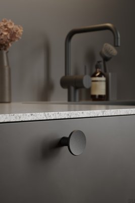 Terra 37 furniture knob, cast iron, matt black