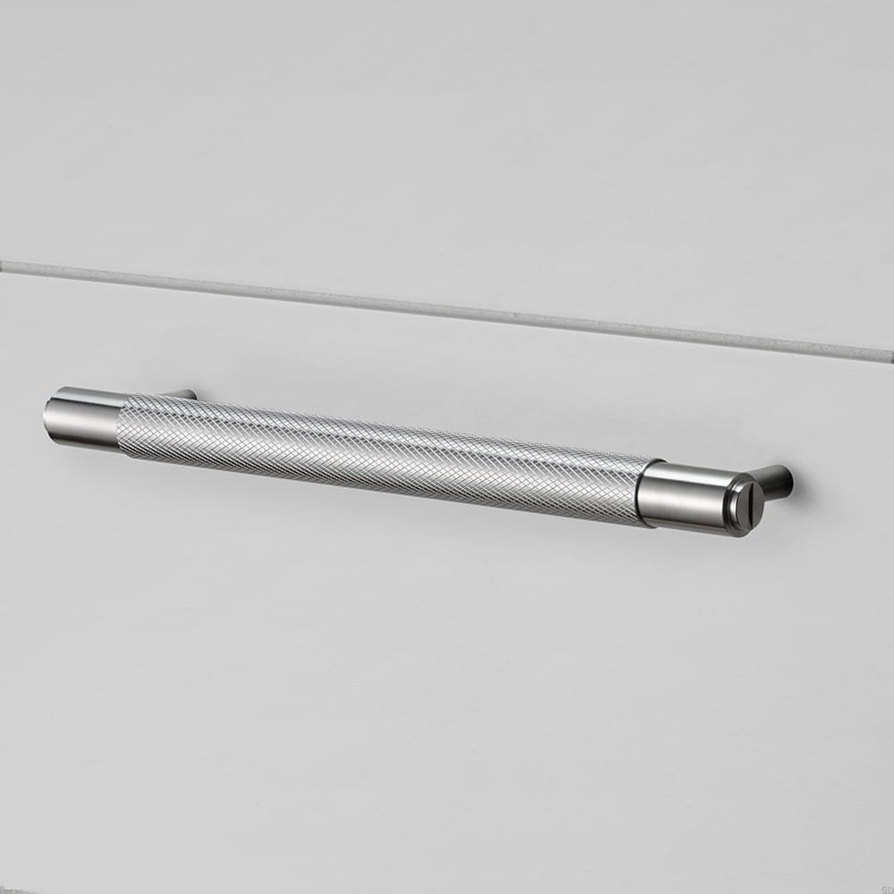 Zdjęcie mebla ze stalowym uchwytem Pull bar