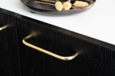 Grip 136 elongated furniture handle, polished brass