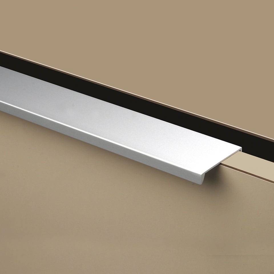 Ukazanie uchwytu na meblu